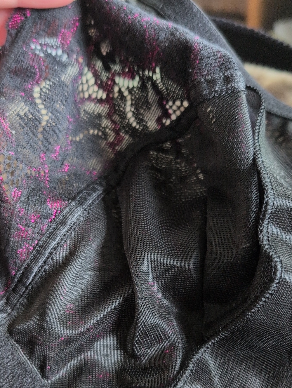 Voglo Black & Fuchsia Lace Underwire Bra Size 44C - Picture 7 of 11